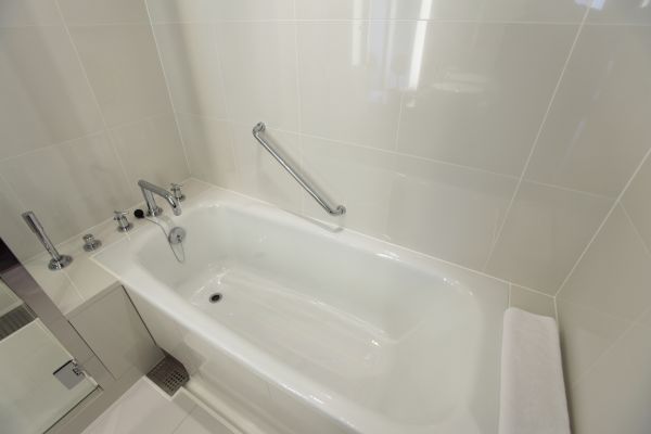 Cost of Bathtub Repair in Northville